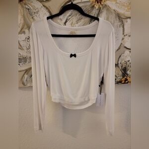 Urban Nation White Long Sleeve Top w black bow. NWT Sz Large